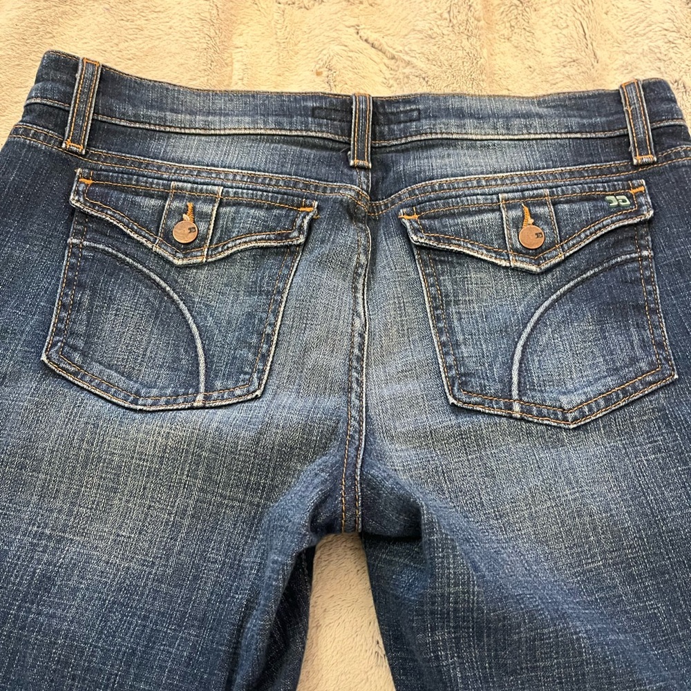 Joes jeans. Provocateur style.smoke and pet free.